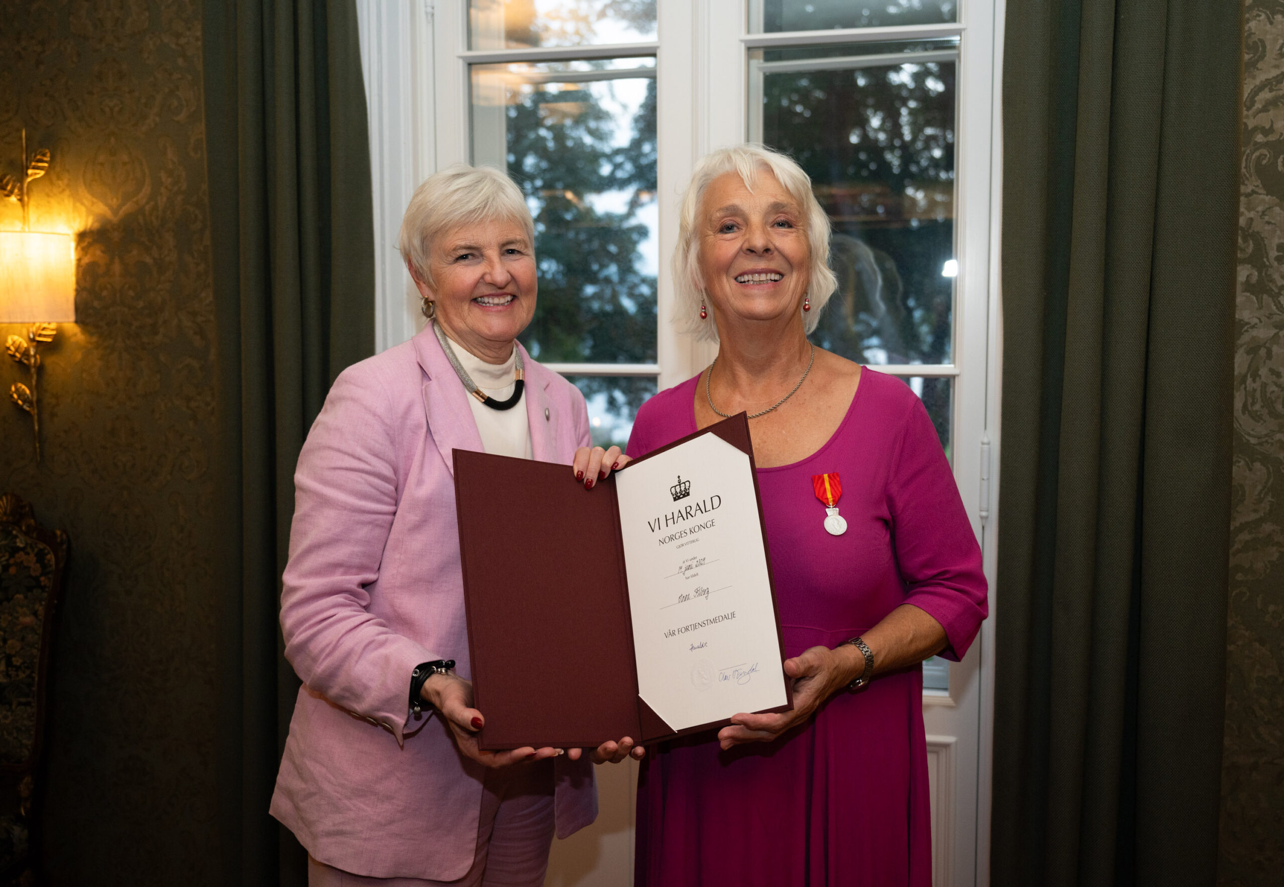 Kongens Fortjenstmedalje til Anne Felberg