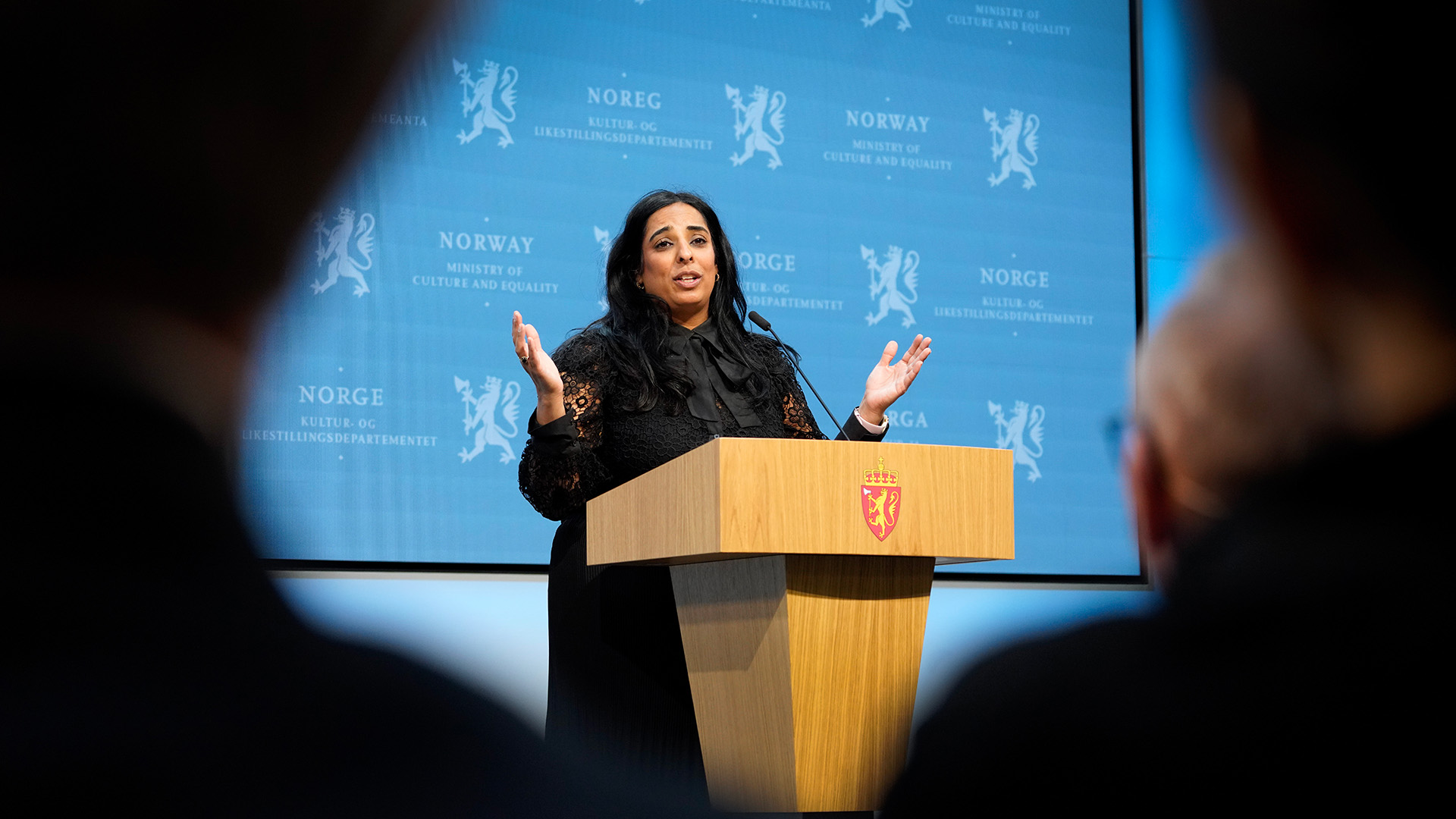 Lubna Jaffery på talerstolen